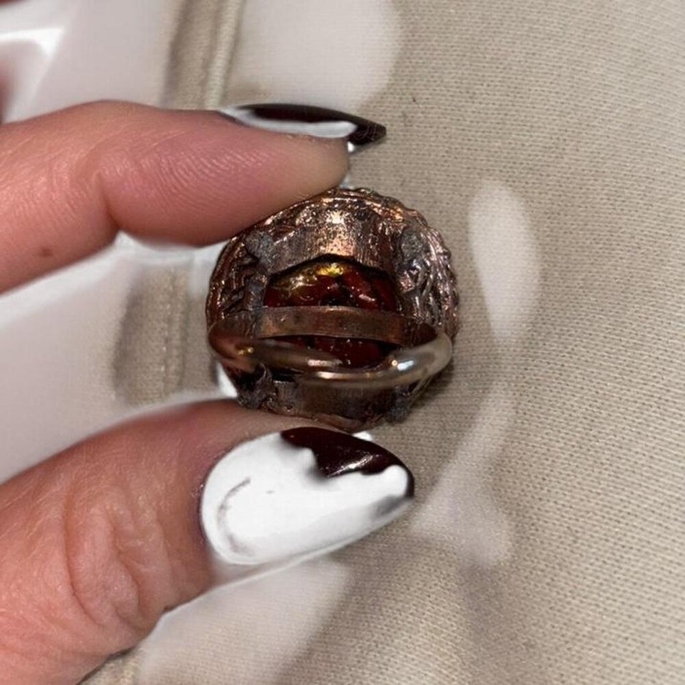 Vintage Red black bloodstone striped stone ring adjustable bronze tone - Picture 3 of 5